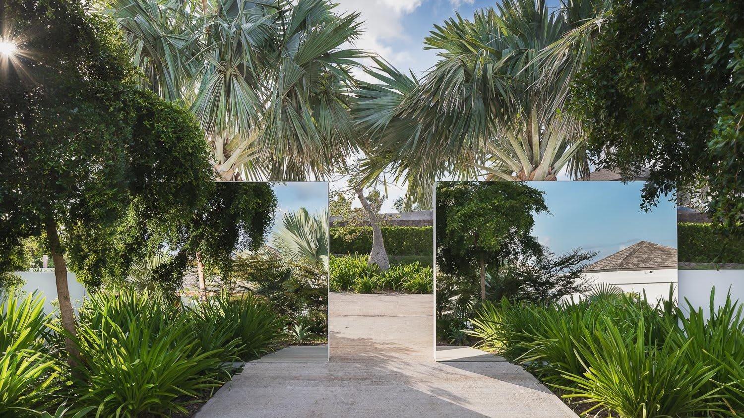 Ideally Located Prestigious Villa Toiny Exterior photo